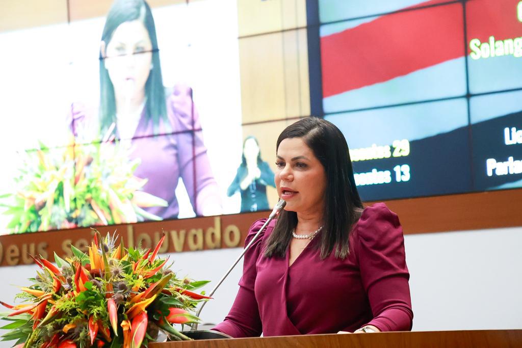Solange Almeida comemora aprovação de PL voltado à saúde ocupacional dos profissionais da educação