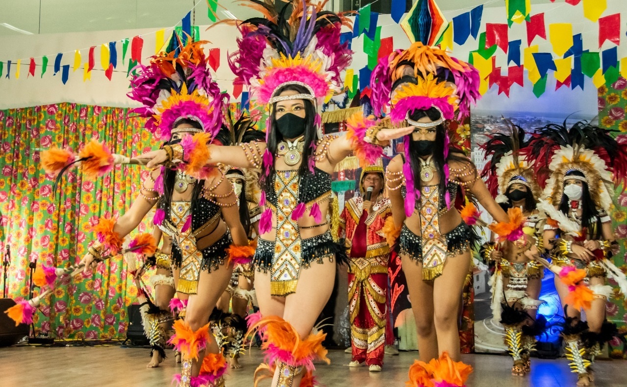 O Boi de Morros contagiou o povo em casa com seu sotaque de orquestra e a evolução de suas lindas índias 