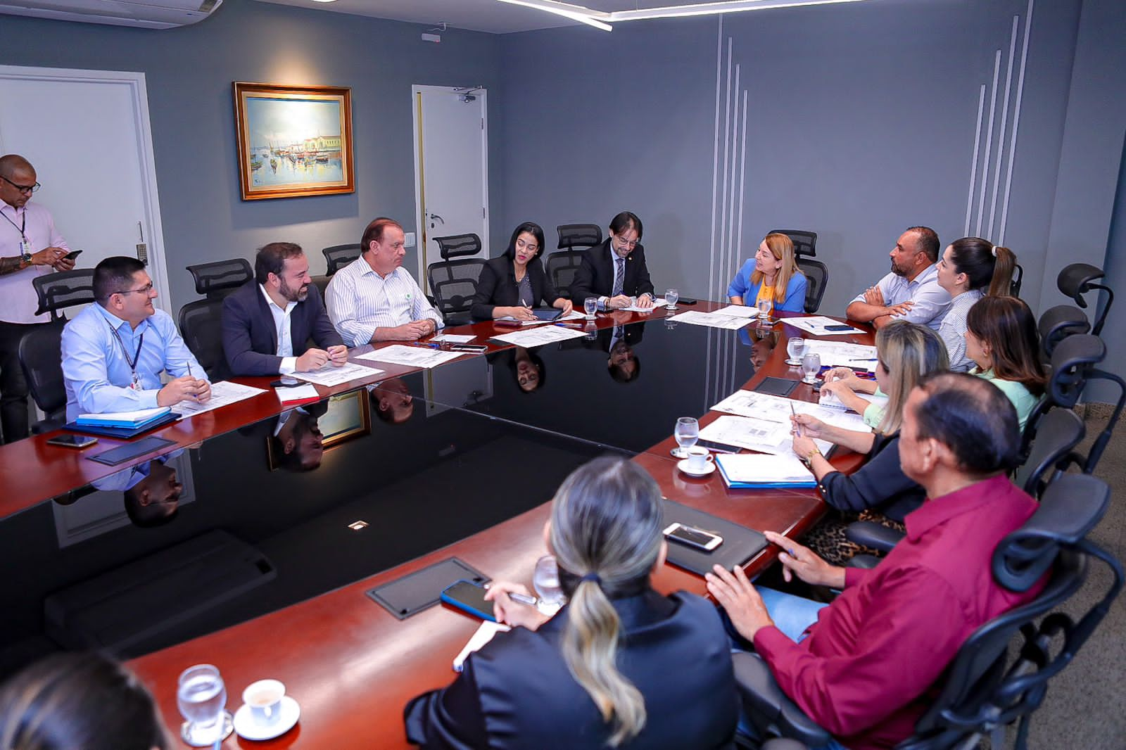 Presidente da Alema, Iracema Vale, e deputados reunidos com presidente da Unale, Diogo Moraes, e equipes