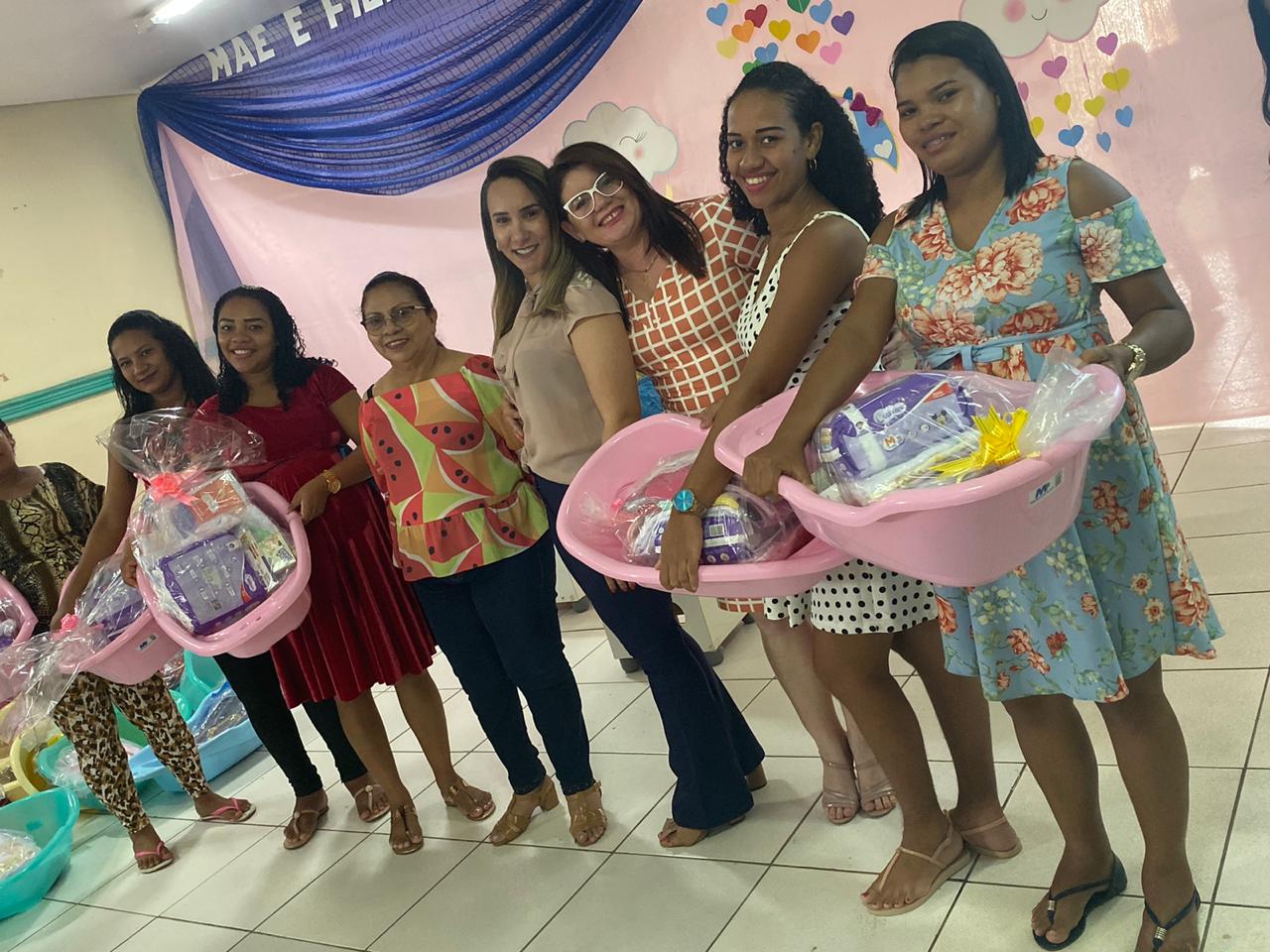  Thaiza Hortegal participa de entrega de kit enxoval e anuncia ampliação de rede de assistência a famílias em Pinheiro