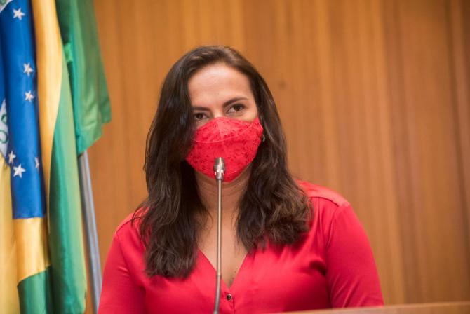 Ana do Gás retorna à Assembleia após licença e ressalta ações em benefício das mulheres