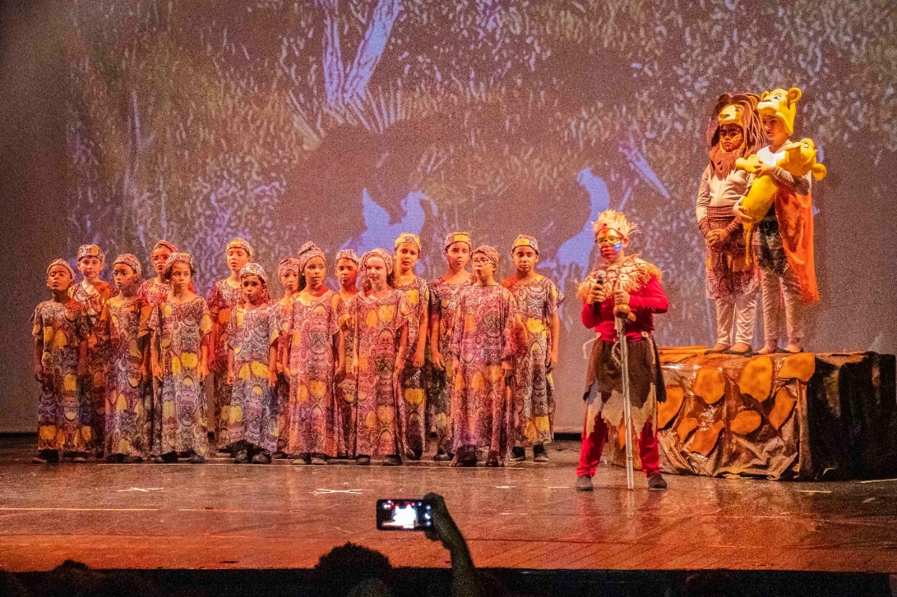 Um dos momentos da encenação da peça "Rei Leão", na programação do XIII Festival Maranhense de Teatro Estudantil