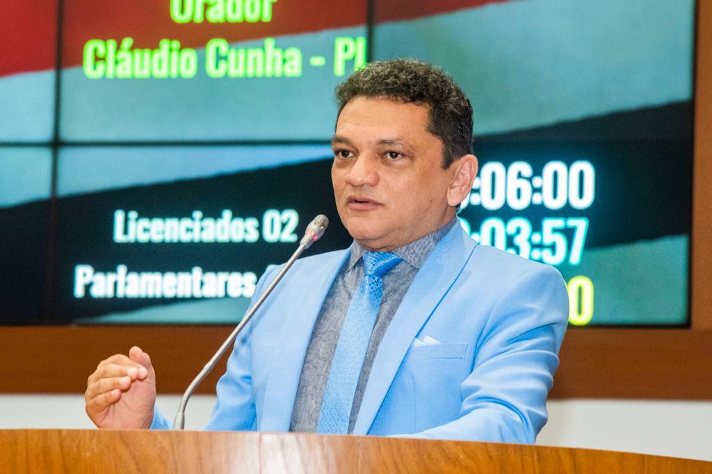 Cláudio Cunha comenta instalação de torre de telefonia no Cujupe e obra de acesso à Praia de Araoca 