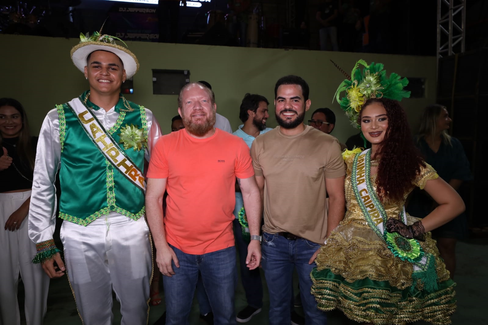 Othelino Neto e Paulo Curió com a rainha e o rei caipiras do arraial oficial de Turilândia