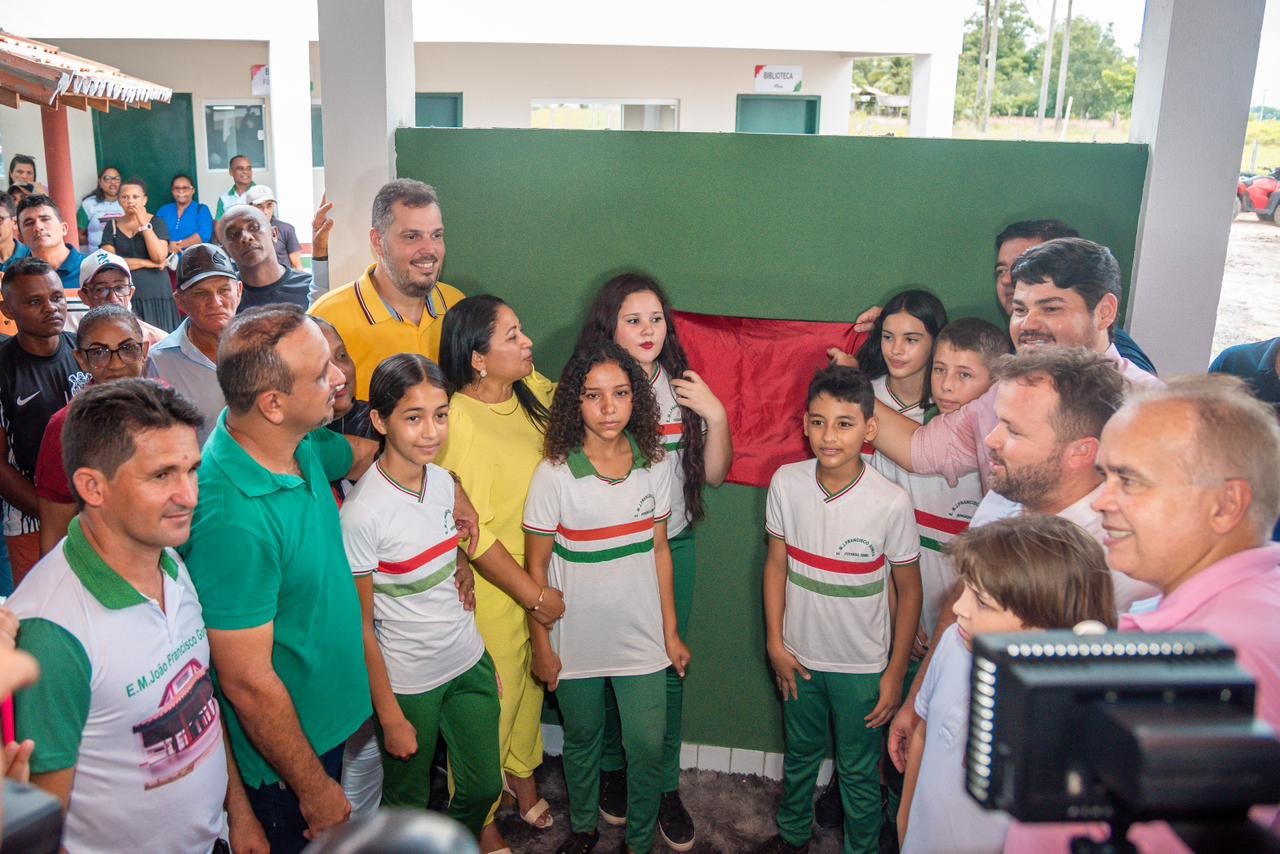 Rodrigo Lago na entrega da Escola João Francisco Gomes, em Matinha