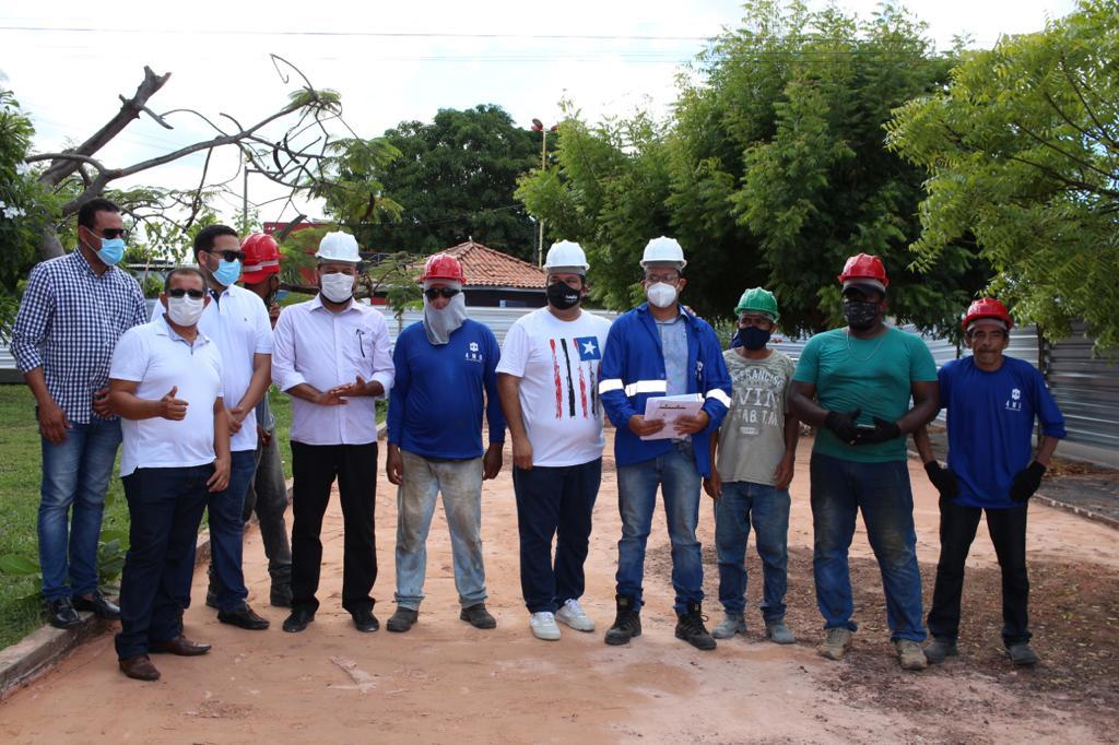 Adelmo Soares vistoria obras em andamento no município de Caxias 