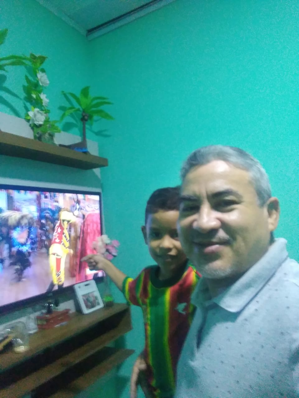 Silvano e o neto Carlos Henrique também prestigiaram a festança virtual do "Arraiá  do Povo em Casa", transmitido pela TV Assembleia 