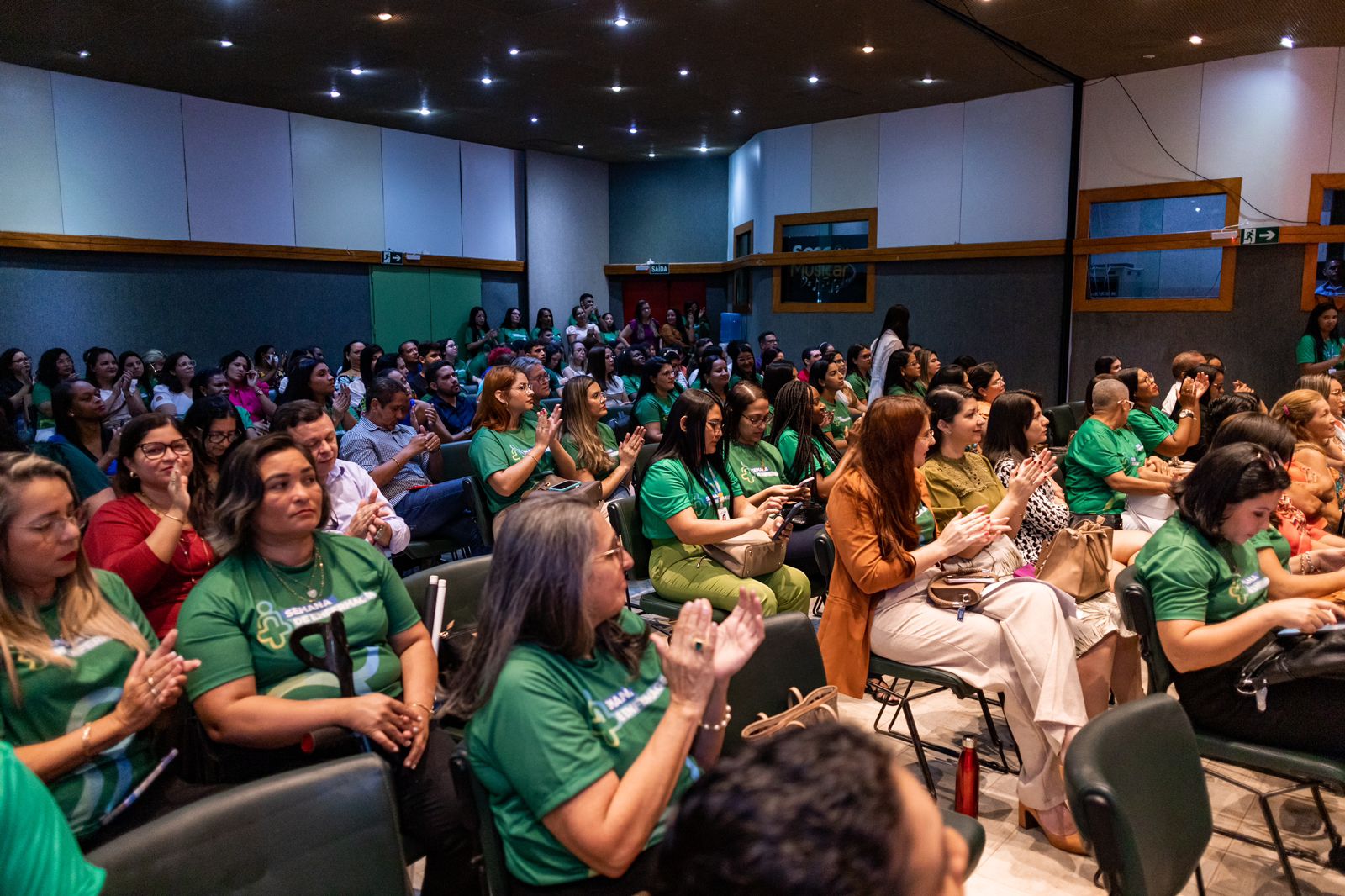 Profissionais reunidos durante evento da Semana da Enfermagem