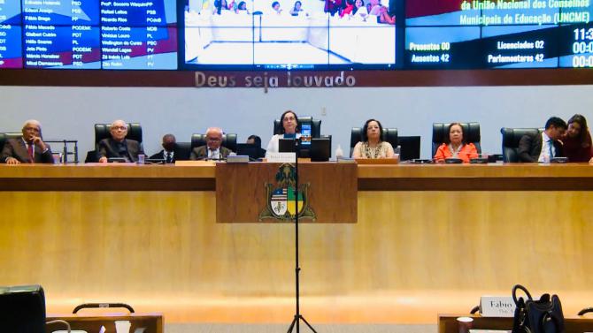 Assembleia homenageia União Nacional dos Conselhos Municipais de Educação em sessão solene