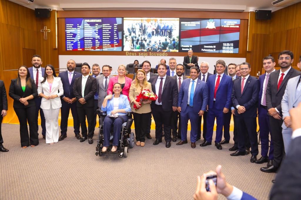 Deputado Adriano Alvarenga foi recebido pelos parlamentares maranhenses durante a sessão plenária desta terça-feira
