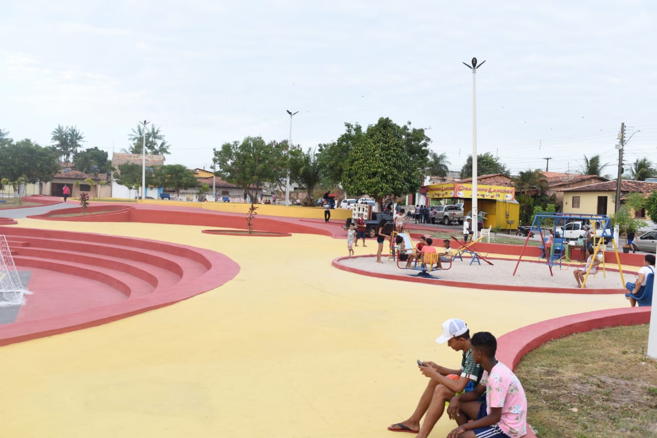 A Praça da Bíblia, em Pinheiro, foi amplamente revitalizada e ganhou novos equipamentos de lazer