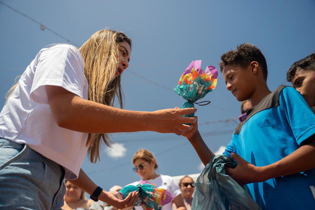 Ação também incluiu distribuição de ovos de Páscoa para as crianças do bairro Bubalina