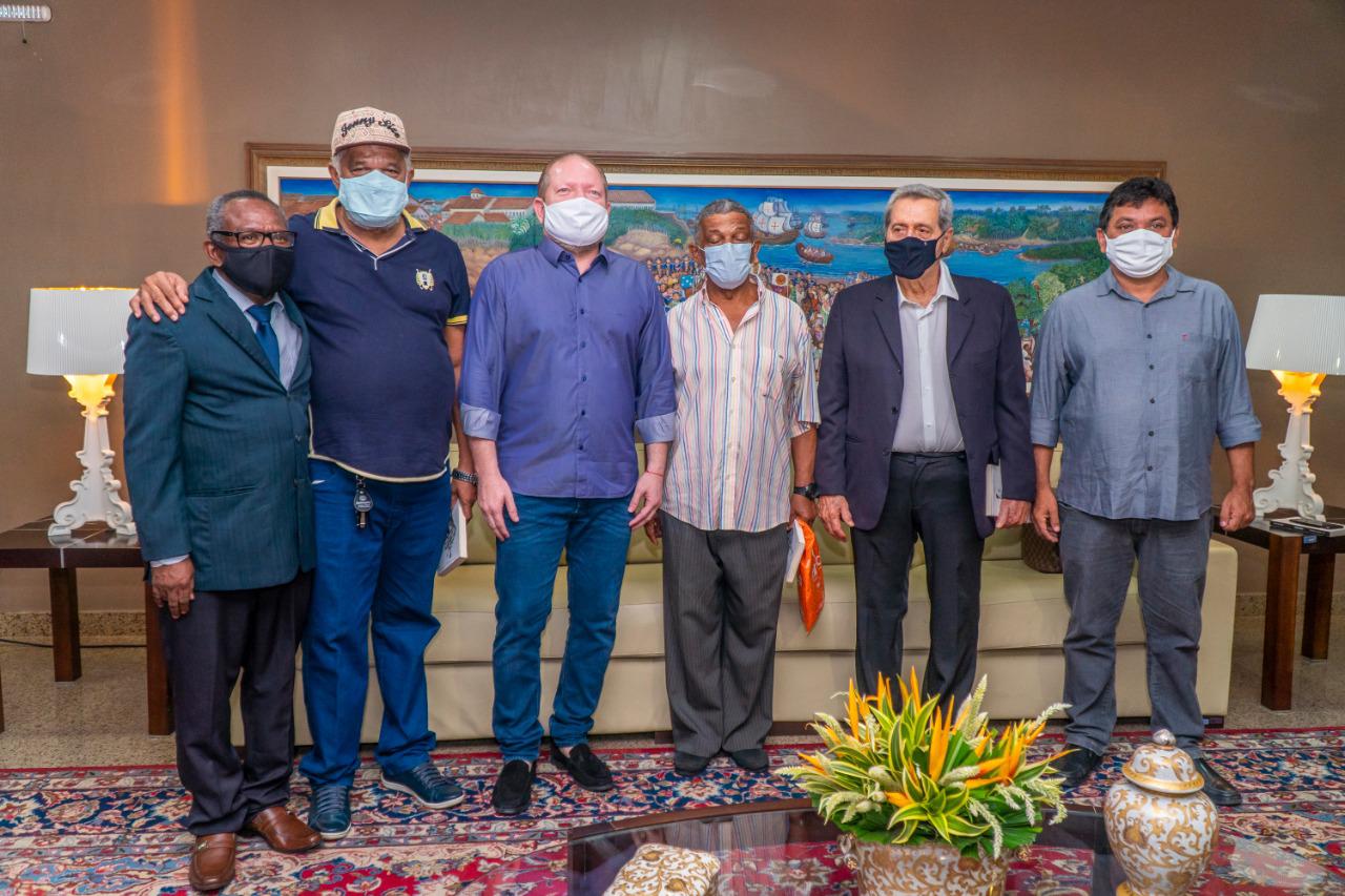 Othelino Neto ladeado por Manoel Santos, Cunha Santos, José Salim, Ademário Cavalcante e Márcio Jerry