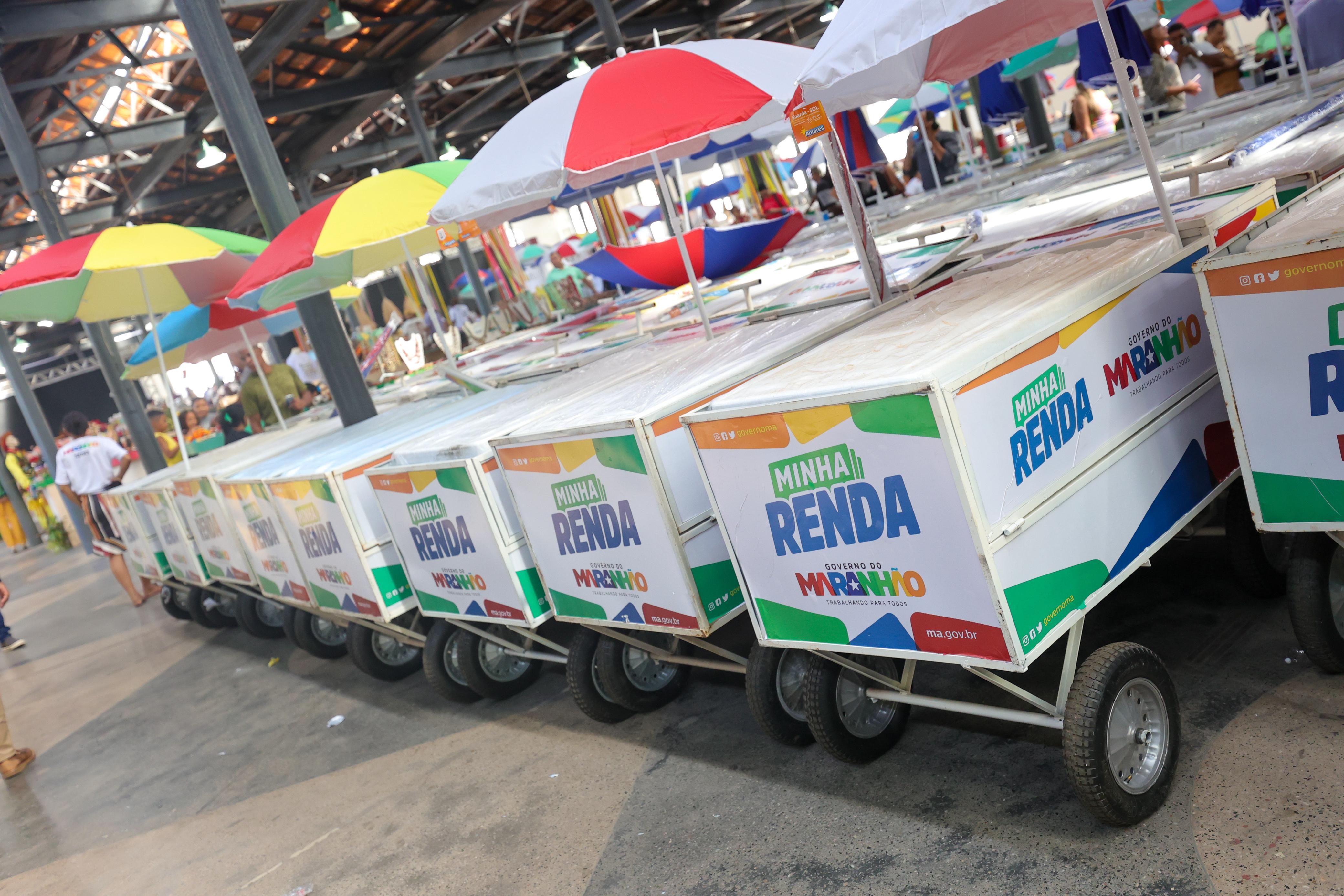 Carrinhos do Programa Minha Renda, que foi criado para incentivar a geração de emprego e renda de pessoas na informalidade 