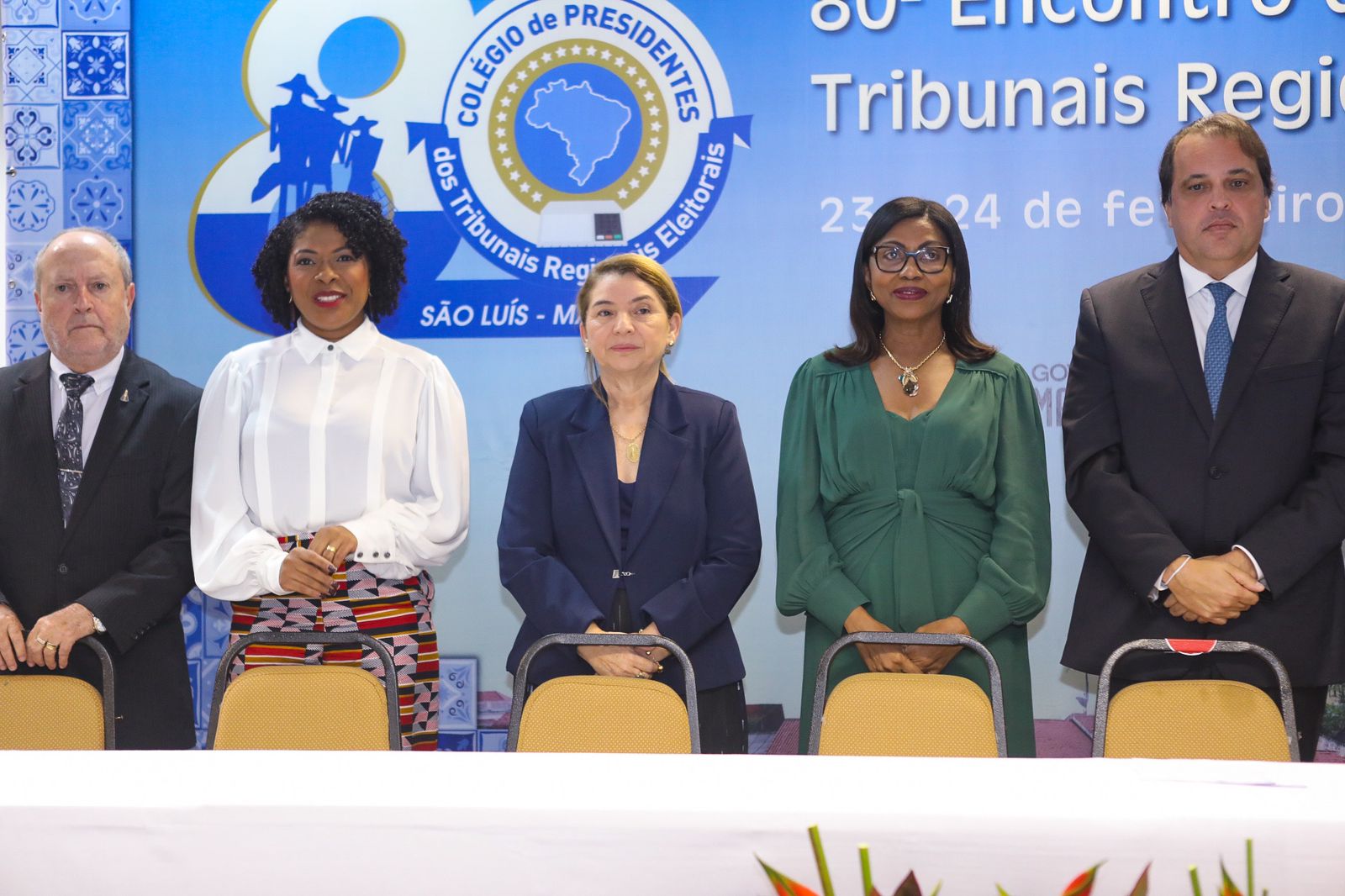 Presidente da Assembleia ao lado de outras autoridades que participaram da abertura do evento, realizado na Assembleia