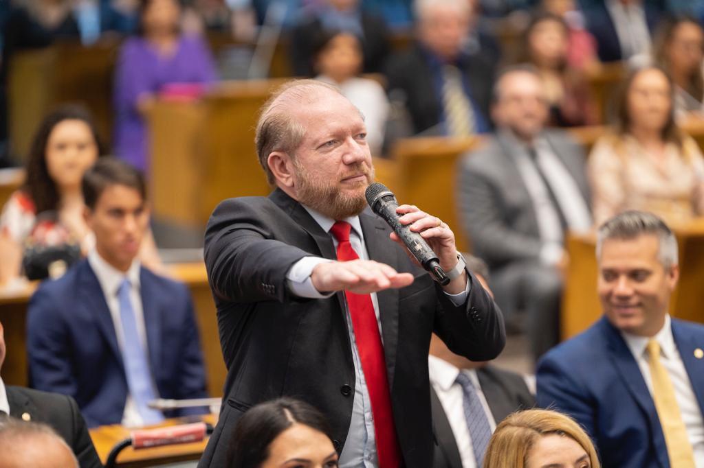 Othelino Neto toma posse para quarto mandato na Assembleia e reforça compromisso com maranhenses