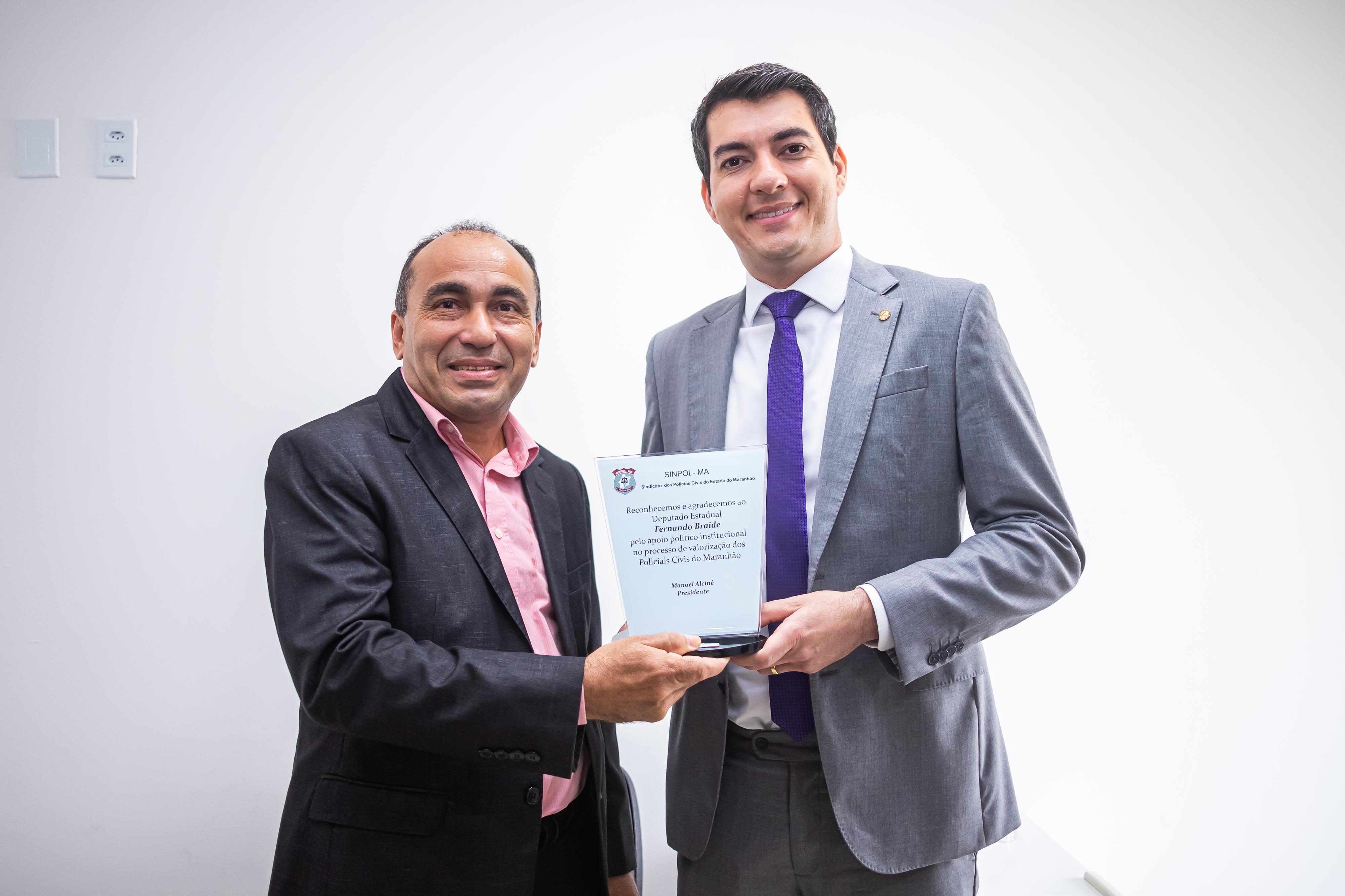 Presidente do Sinpol, Manoel Alcinê, com o deputado estadual Fernando Braide