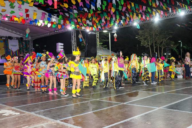 ‘Arraiá do Povo’ 2022 é aberto com apresentação de danças juninas da Creche Sementinha