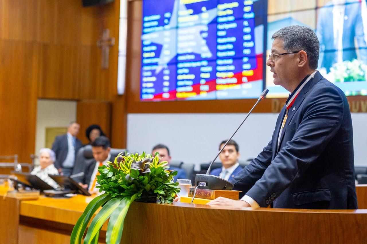 Na Tribuna, Antônio Dino manifestou seu sentimento de gratidão e disse ser uma honra receber a homenagem do Parlamento 