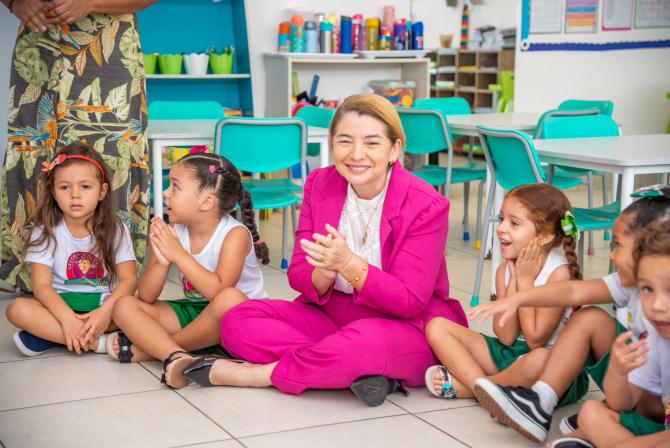 Presidente da Assembleia visita alunos e servidores da Creche-Escola Sementinha