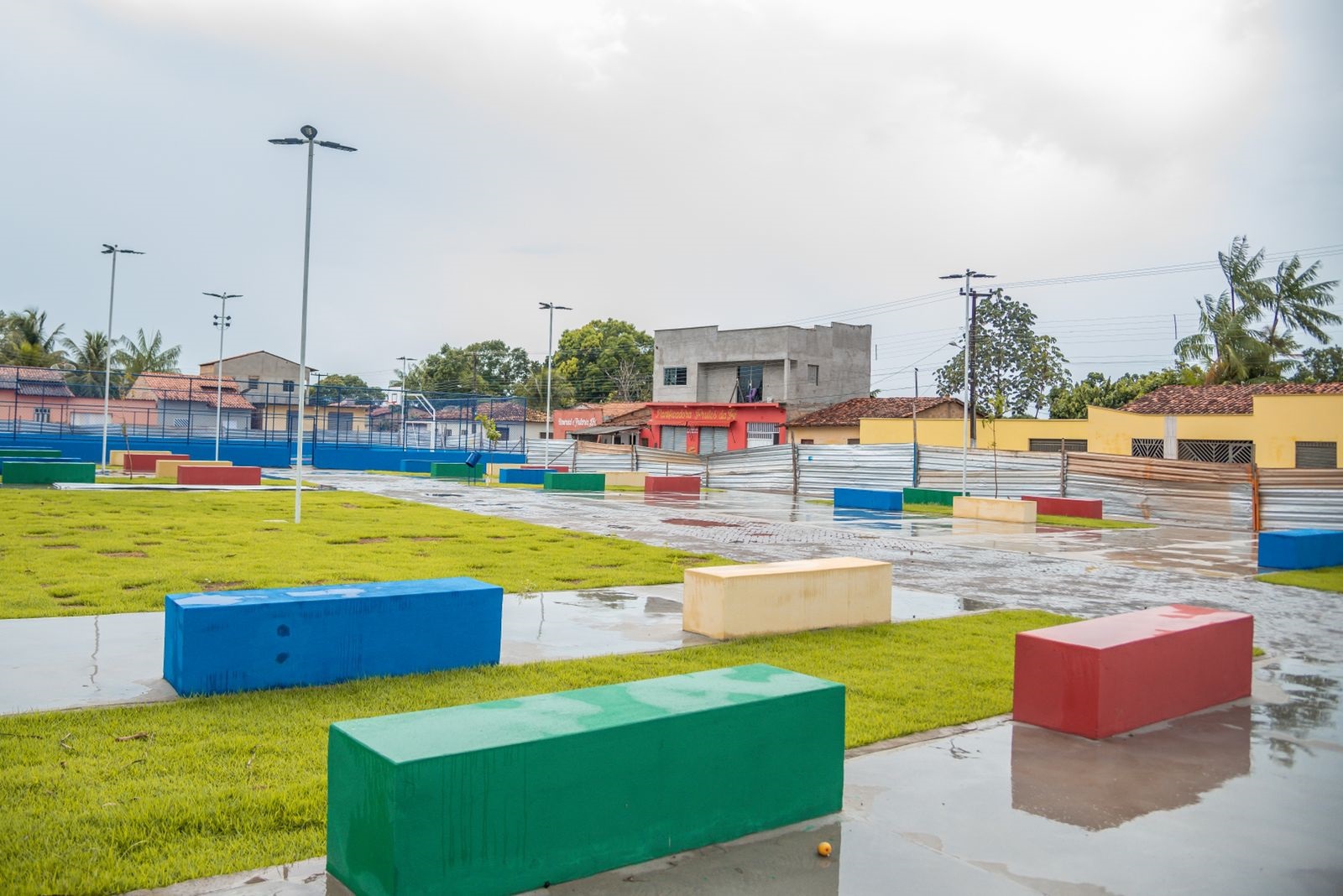 Obra da Praça da Família em andamento no município de Turilândia, realizada por indicação de Othelino Neto  