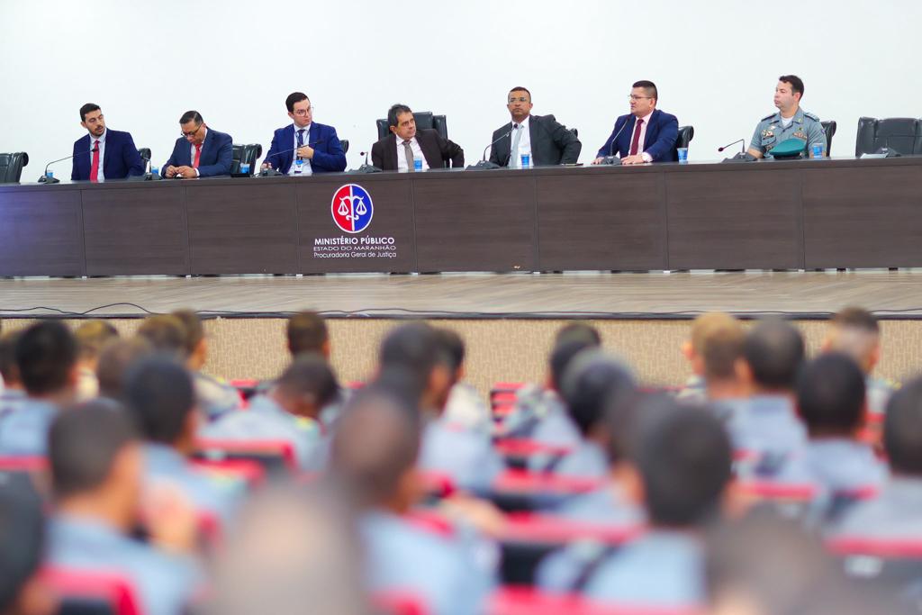 Cel. Emerson Bezerra fala aos participantes do Seminário Interinstitucional sobre Direito, Instituições, Segurança e Políticas Públicas
