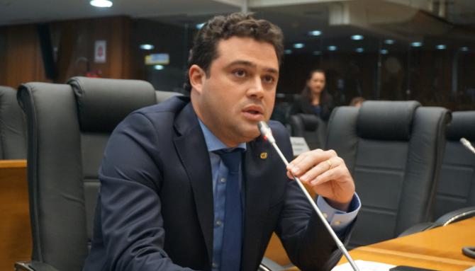 Leandro Bello apresenta projeto que institui política de fomento ao futebol feminino