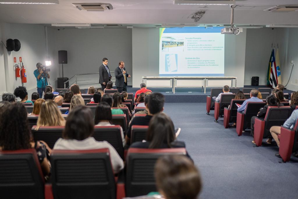 Auditório Neiva Moreira ficou lotado de servidores interessados no curso