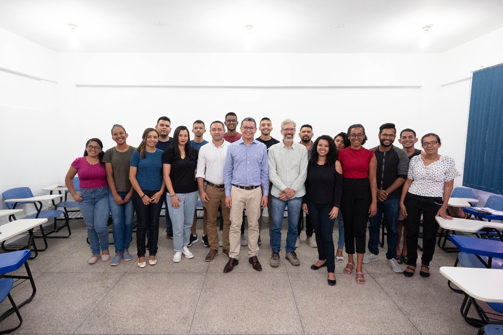 Deputado Carlos Lula com alunos e professores do curso de mestreado em Geografia da UEMA