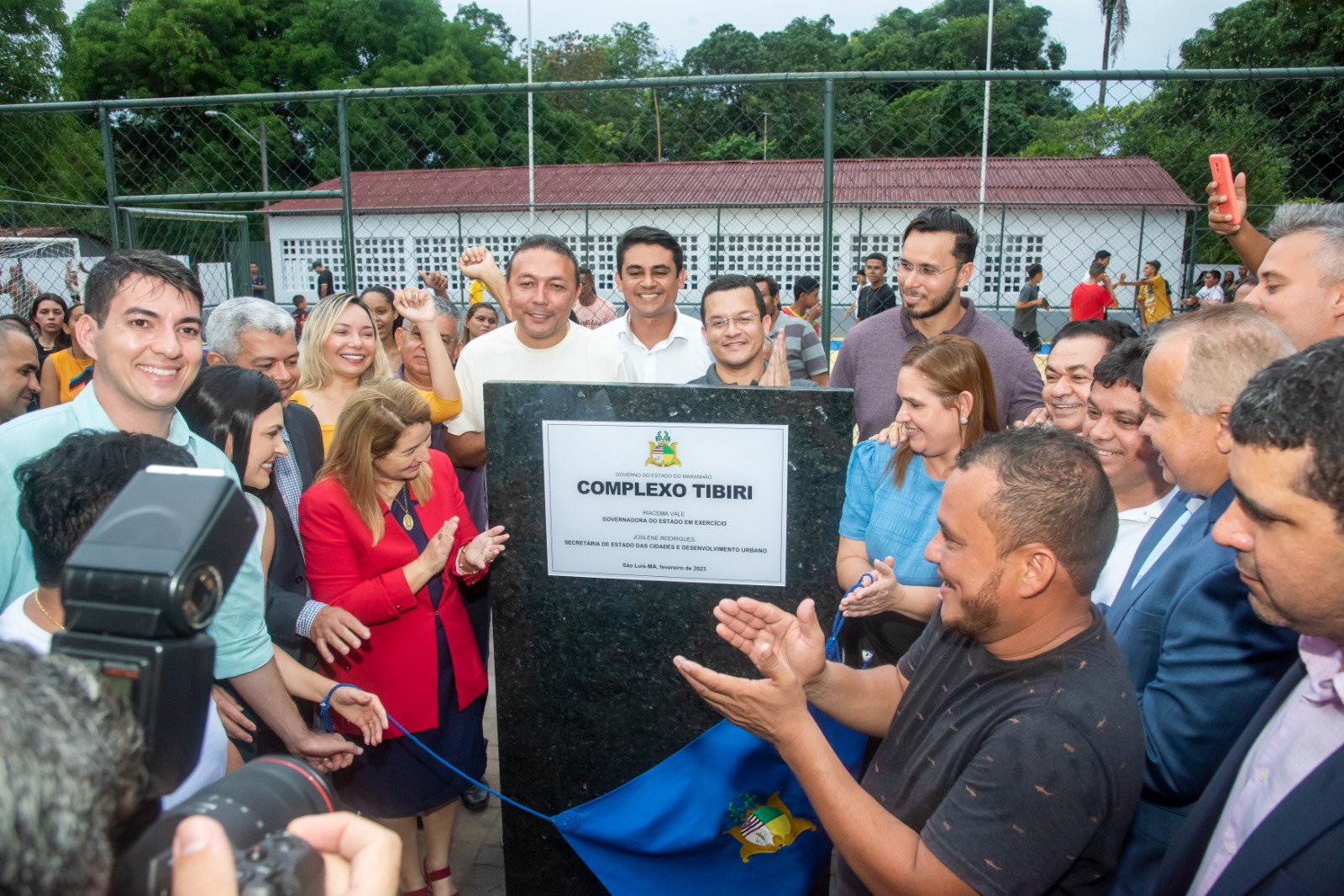 Descerramento da placa inaugural da quadra poliesportiva do Tibiri 