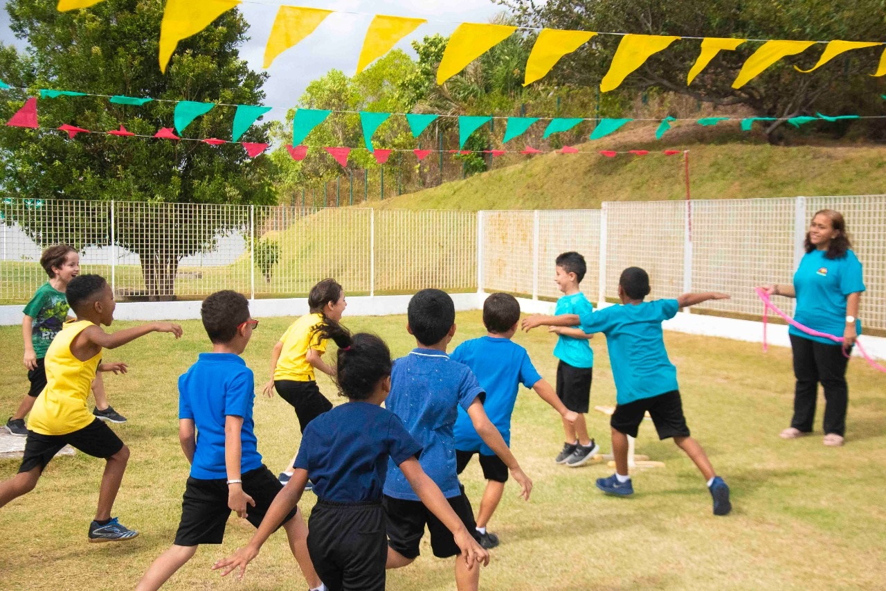 Alunos participam de brincadeiras na segunda manhã de recreação realizada na escola