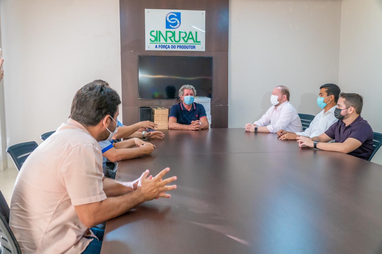 No Sindicato Rural de Imperatriz (Sinrural), na sexta-feira, 13, Othelino conversou com representantes do setor do agronegócio
