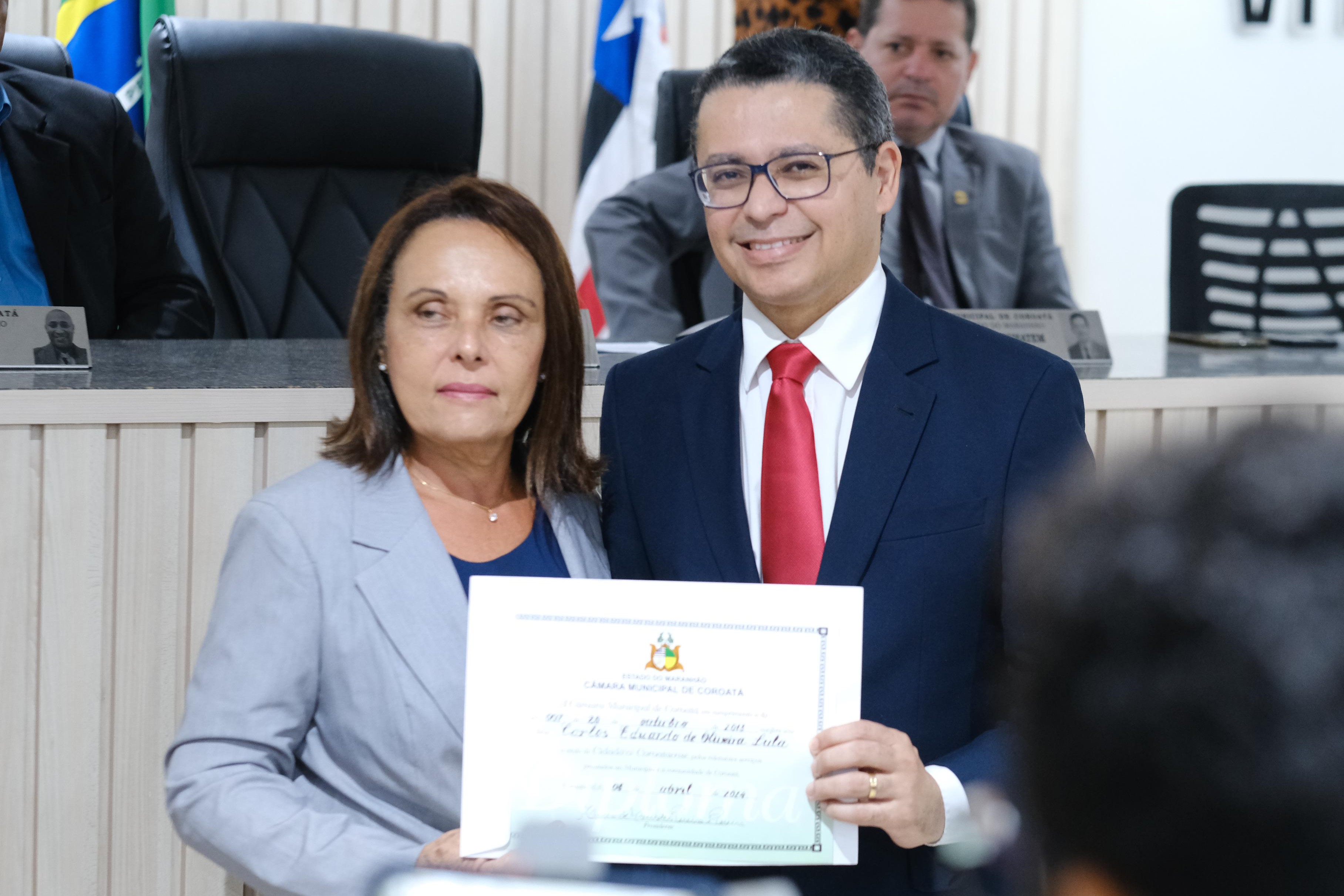 Deputado Carlos Lula com a presidente da Câmara Municipal, vereadora Lourdinha, autora da homenagem