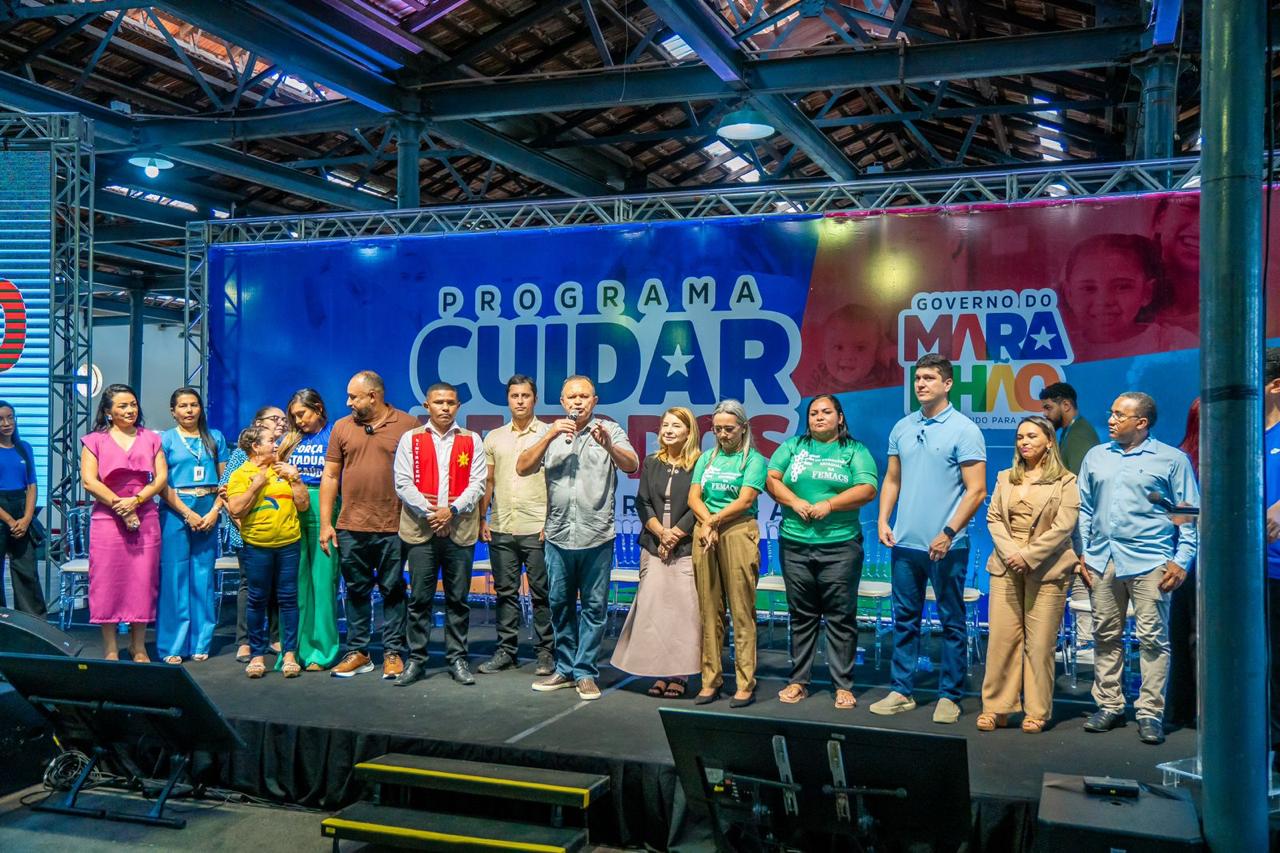 Iracema Vale acompanha o pronunciamento do governador Carlos Brandão durante o evento 