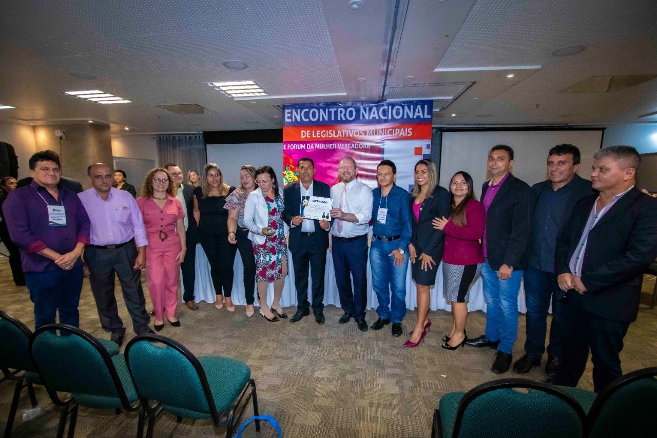 Deputado Othelino Neto foi condecorado com a Medalha do Mérito Legislativo “Jackson Lago”  concedida pela UVCM