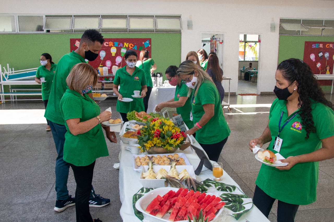 Os professores degustaram o café da manhã preparado especialmente para eles