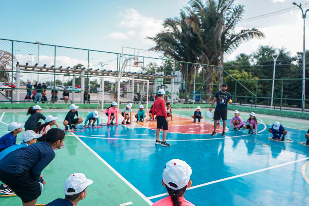 Atividade recreativa alusiva ao Dia das Crianças realizada no Parque do Rangedor pela Creche-Escola Sementinha 