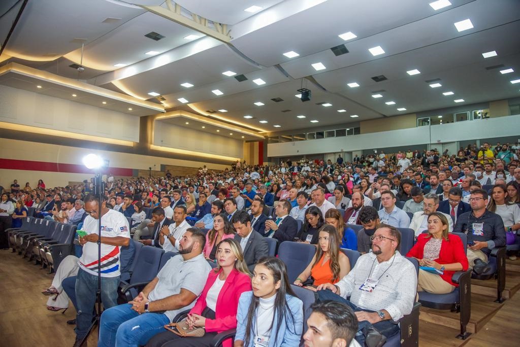 O Congresso reuniu deputados, prefeitos, vice-prefeitos, vereadores, secretários, entre outras autoridades do estado