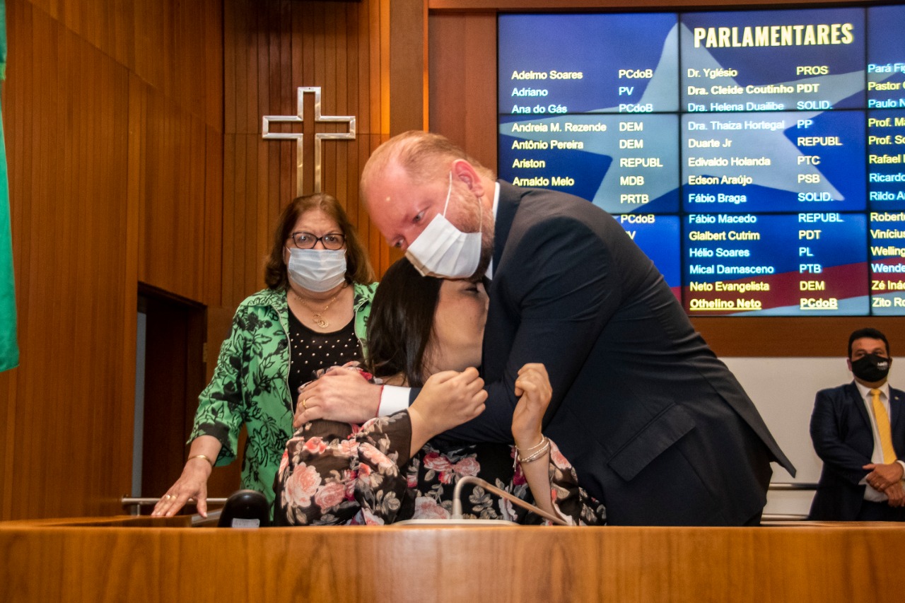 Othelino parabenizou Andreia pelo discurso, que marca a história da Assembleia e de sua passagem pela Presidência da Casa