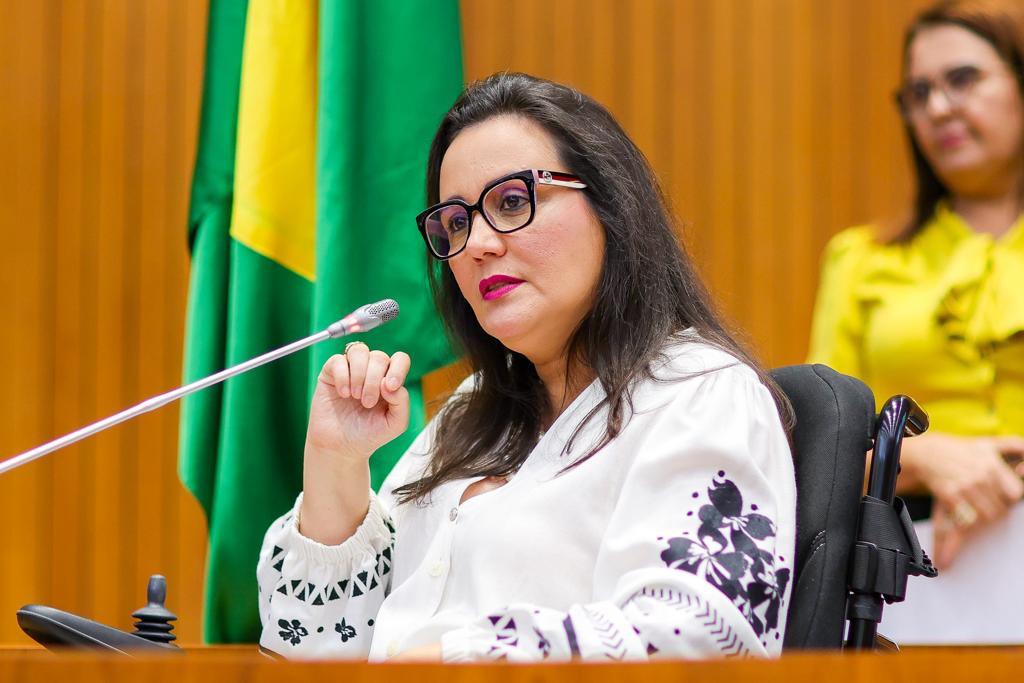 Andreia Rezende solicita intérprete de libras durante depoimento de mulheres com deficiência auditiva vítimas de violência 