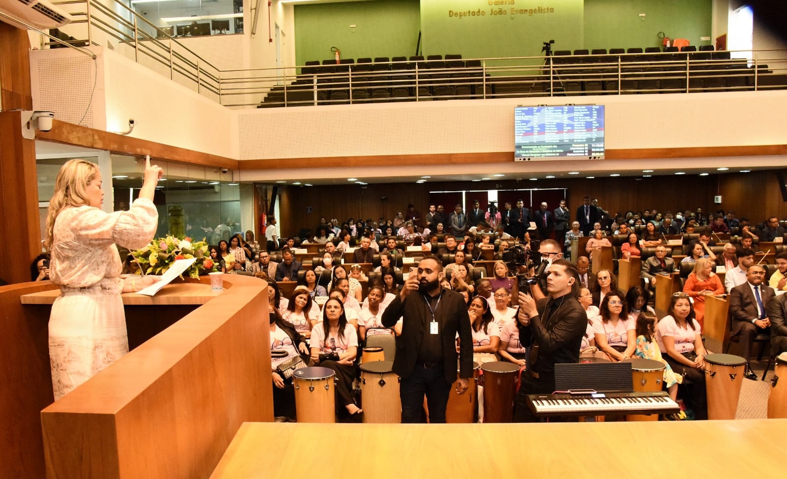 Deputada Mical faz uma saudação especial aos homenageados e diz  ser este um dia histórico para a  Assembleia de Deus 