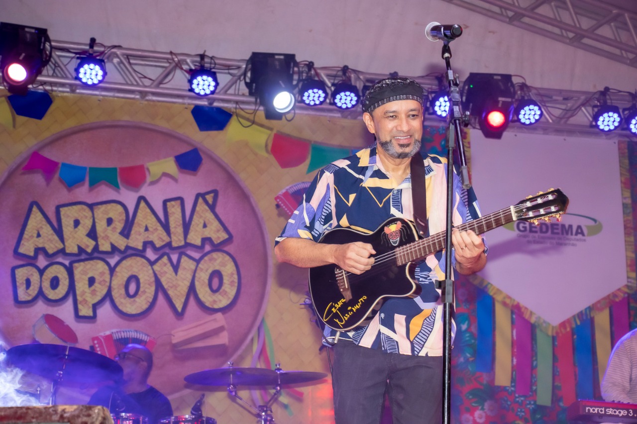 Cantor César Nascimento encerrou a programação, entoando músicas conhecidas do público maranhense durante show dançante