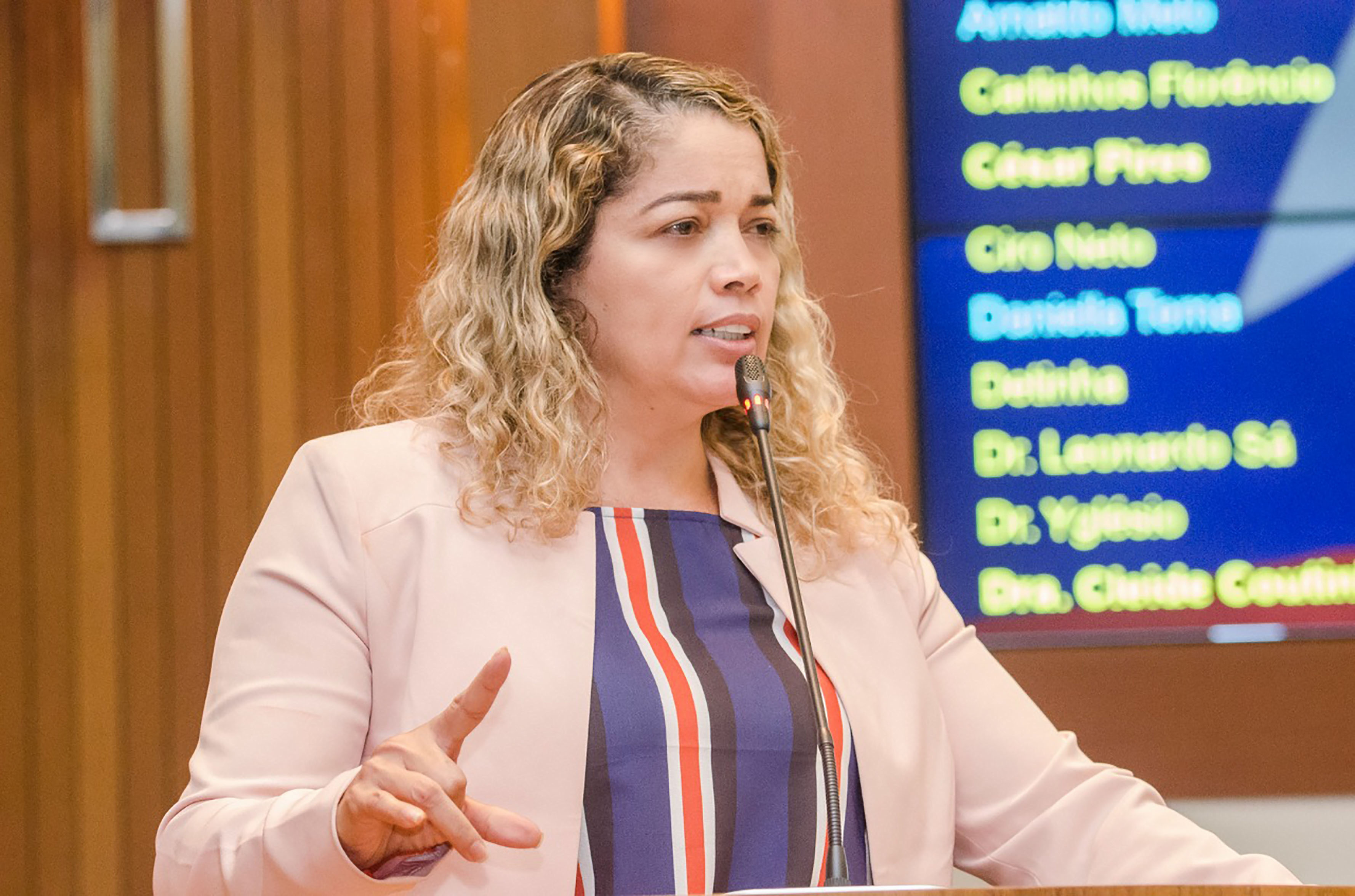 Assembleia Legislativa do Estado do Maranhão - Mical Damasceno repudia  apresentação de escola de samba