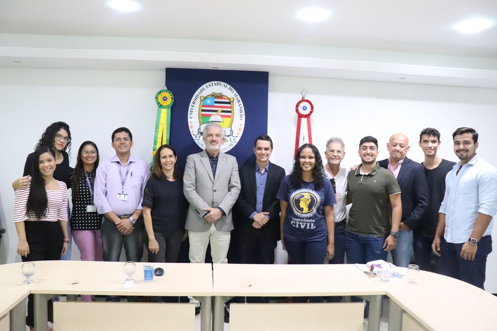 Ricardo Arruda com o reitor, professores e alunos do curso de Engenharia Civil