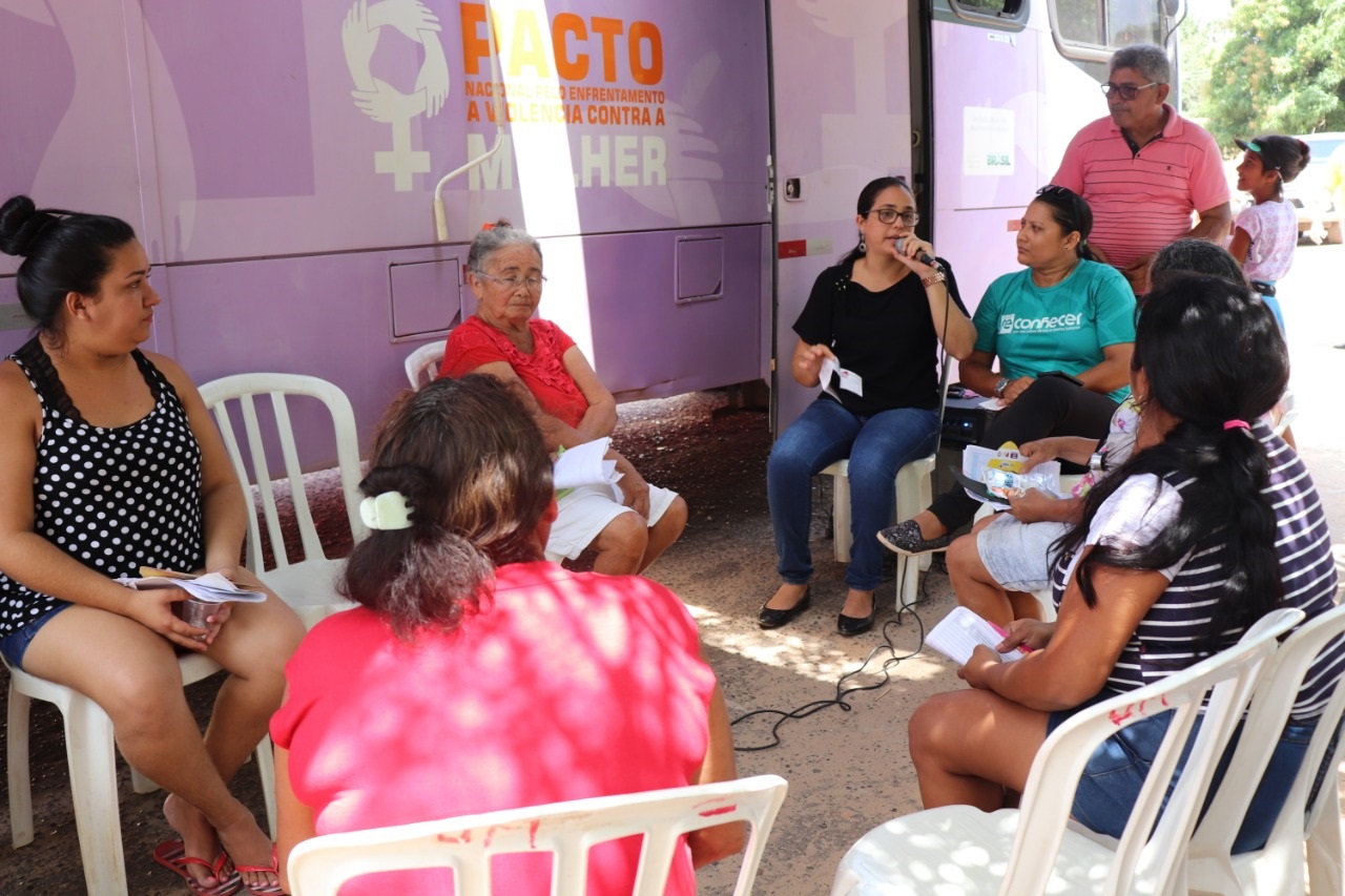Moradores de povoados recebem atendimentos na área da Saúde ofertados pelo Ônibus Lilás