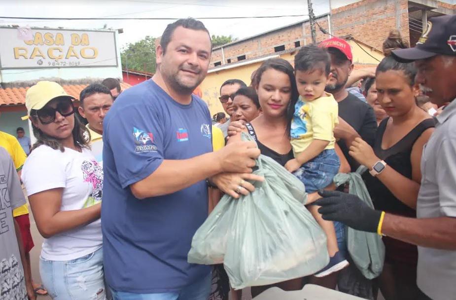 Vinicius Louro distribui pescado em municípios do Médio Mearim