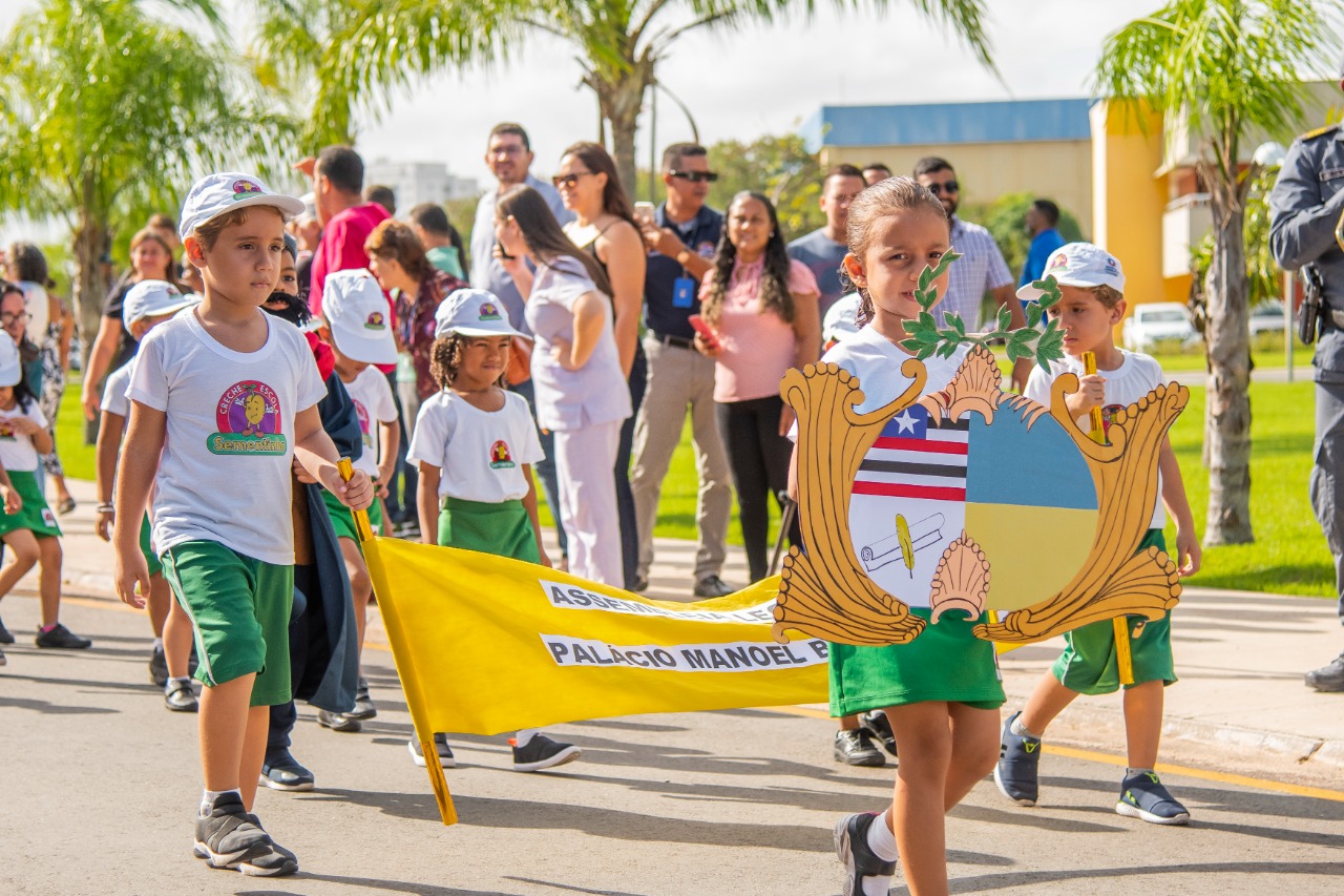 Os pelotões homenagearam a Assembleia Legislativa do Maranhão durante o desfile cívico