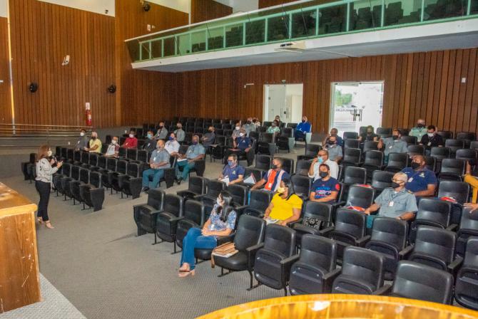 Servidores do Gabinete Militar da Assembleia participam de curso sobre atendimento ao público 