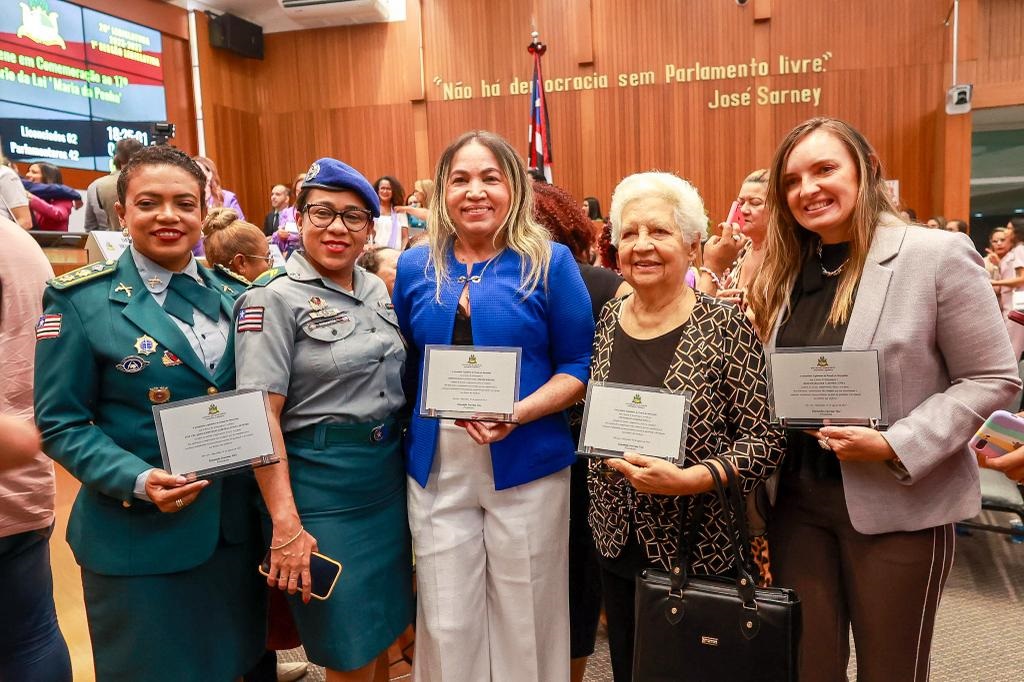 Homenagens foram prestadas às mulheres que colaboram para o combate à violência doméstica e de gênero 