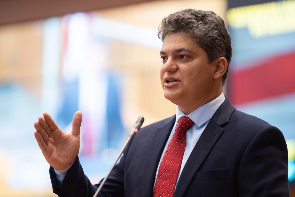 PL de Francisco Nagib prevê atendimento especializado a pessoas com TDAH e dislexia em concursos
